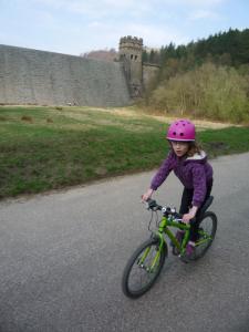 Elisabeth riding past Derwent Dam.